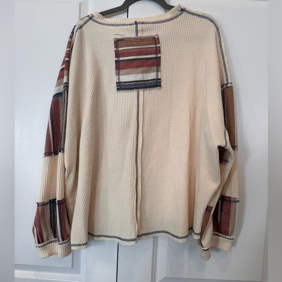 POL Cream, Red, and Blue Textured Top - Picture 2 of 4